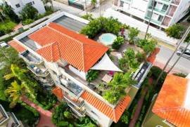 3RD FLOOR PH WITH PRIVATE ROOFTOP TERRACE SANTA